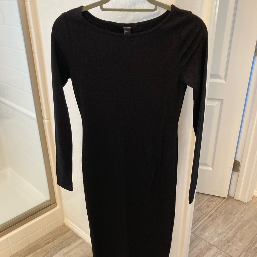 Black sweater dress — small